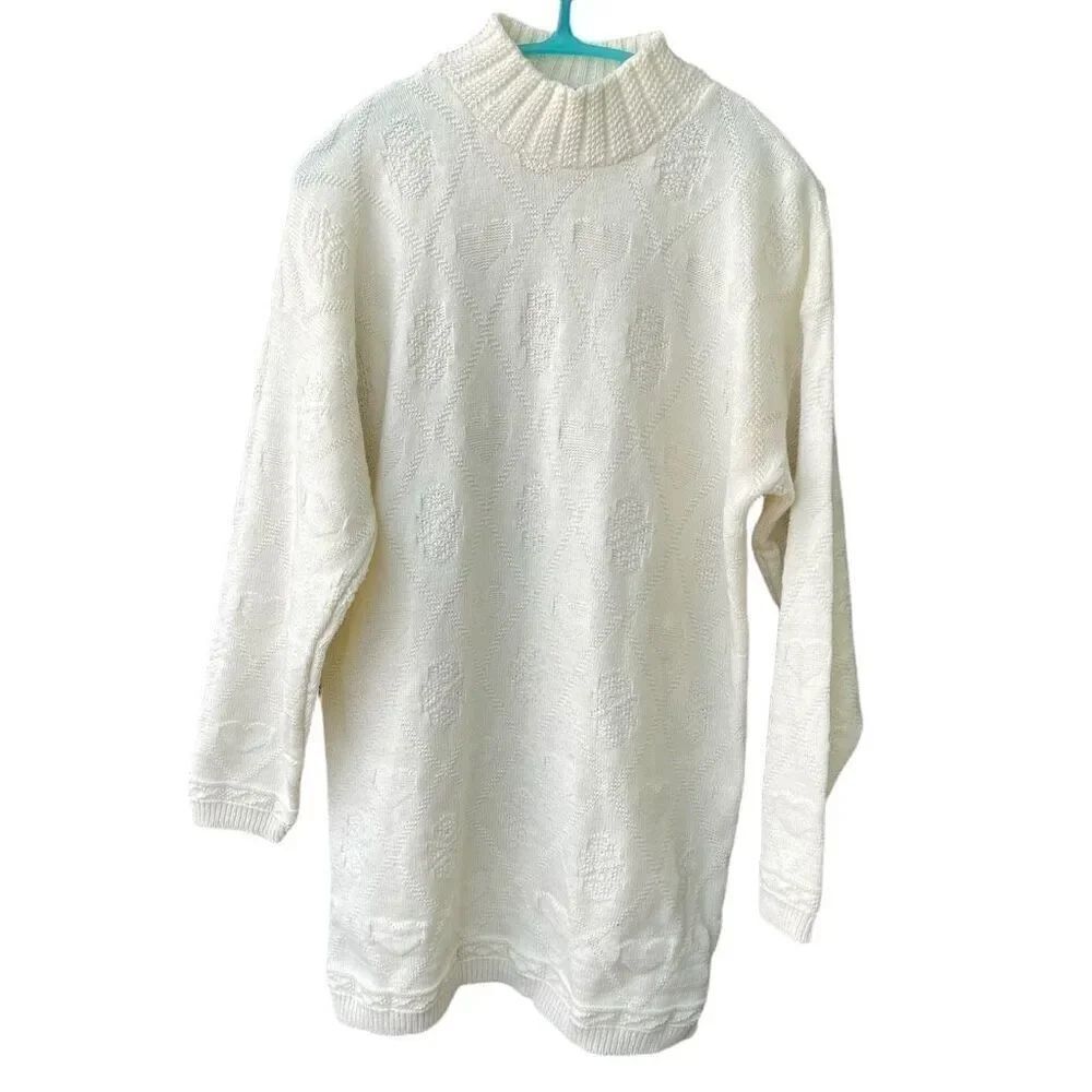 Vintage Dana Scott size M  ivory heart embossed oversized sweater